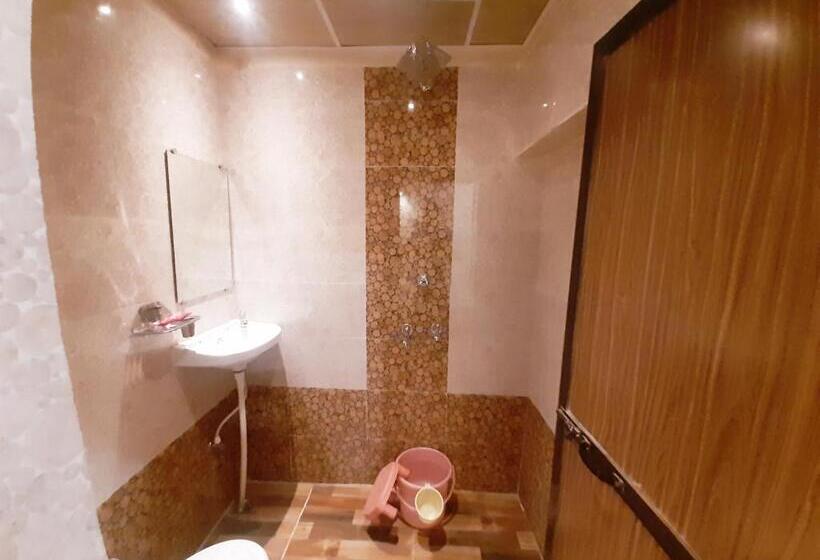 キングサイズベッドのデラックスルーム, Luxmi