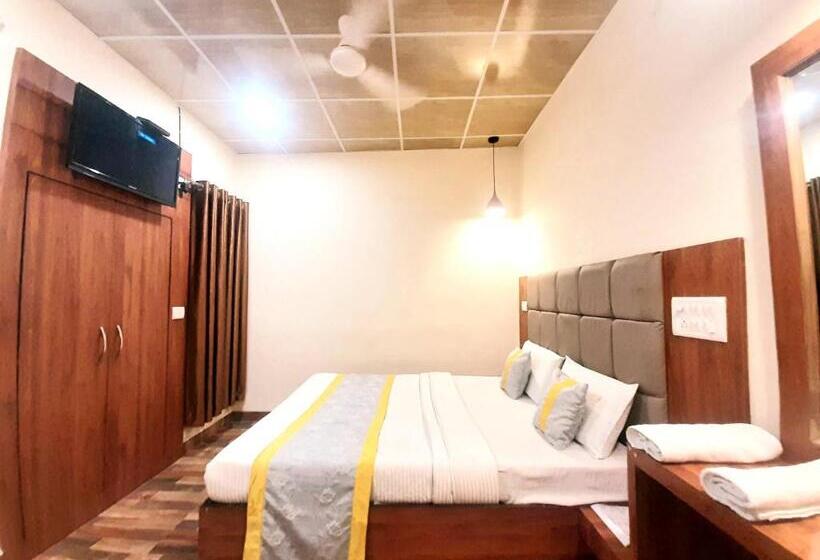 キングサイズベッドのデラックスルーム, Luxmi