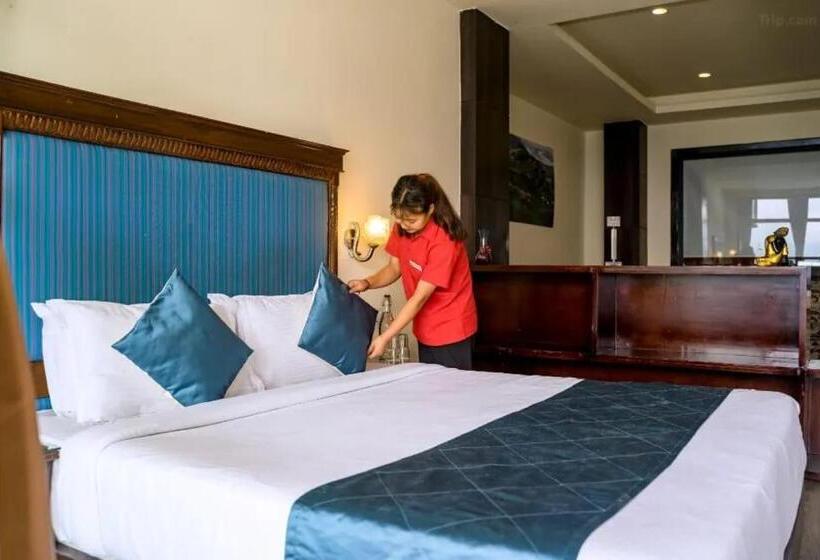 سوییت با چشم‌انداز کوه, Staynest Gangtok 300 Mtr From Mall Road