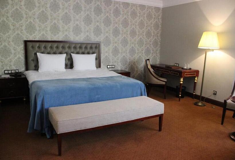 سوییت جونیور, Sultan Plaza