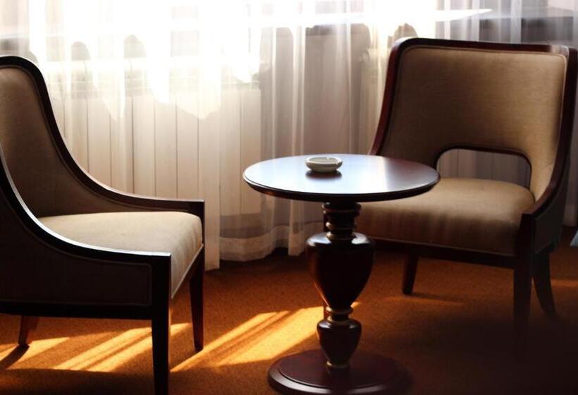 سوییت جونیور, Sultan Plaza