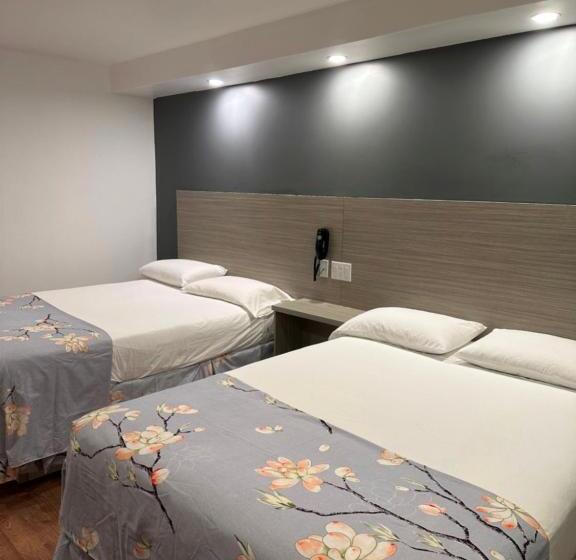 带2个双人床的标准工作室, Motel Chez Nous