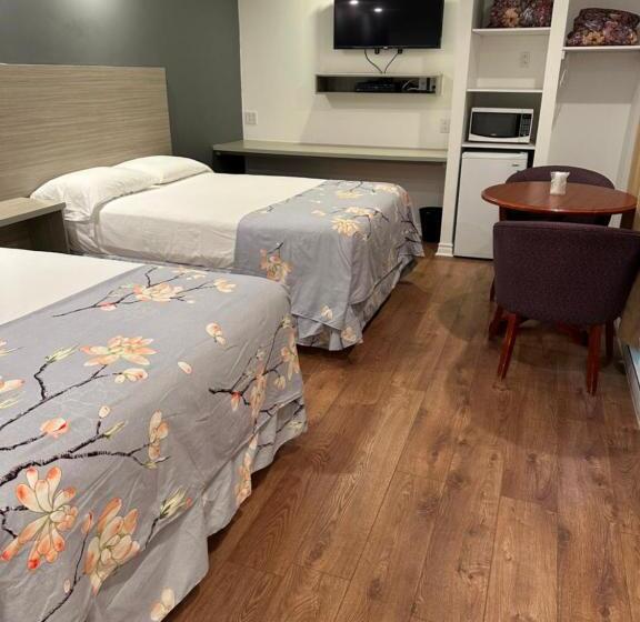 带2个双人床的标准工作室, Motel Chez Nous