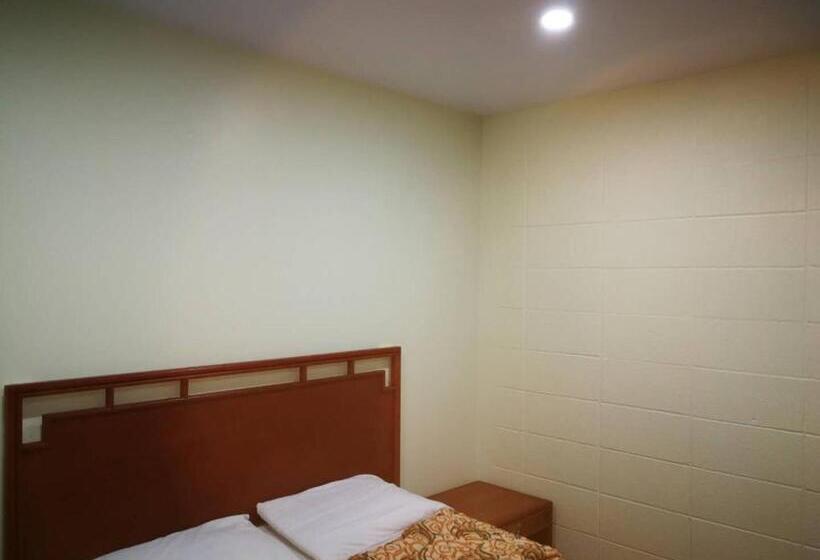 标准间, Motel Chez Nous