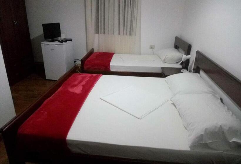 חדר סטנדרט לשלושה, B&bsheshalliu