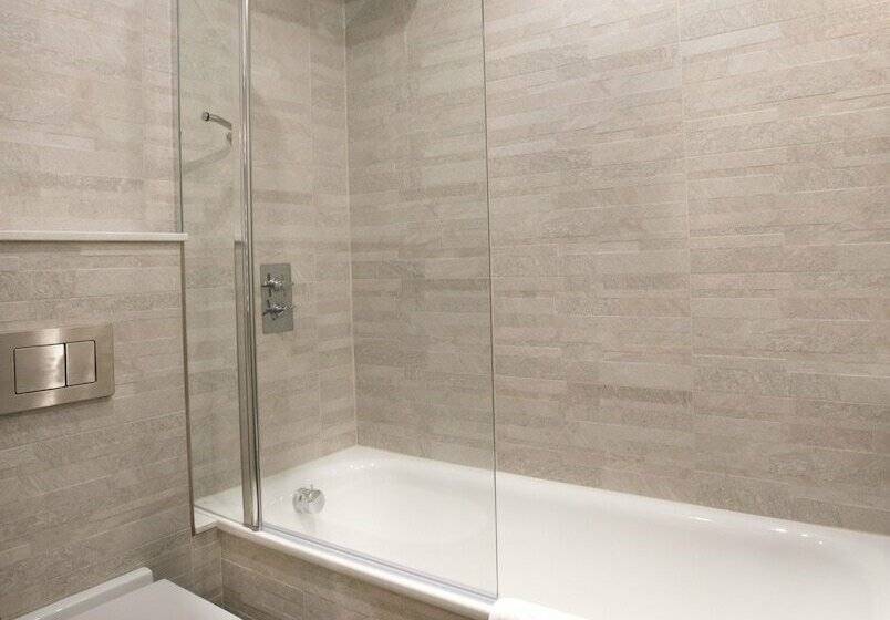 高级大房间, The Coffee House