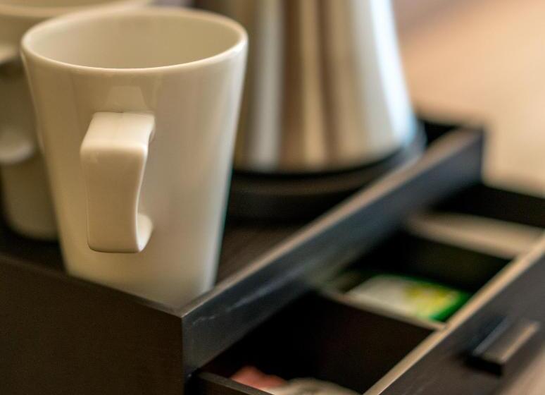 高级大房间, The Coffee House