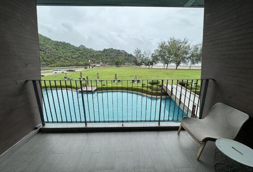 חדר דלוקס נוף לים, La Isla Pranburi Beach Resort