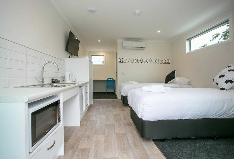 استودیوی استاندارد, Podium Lodge