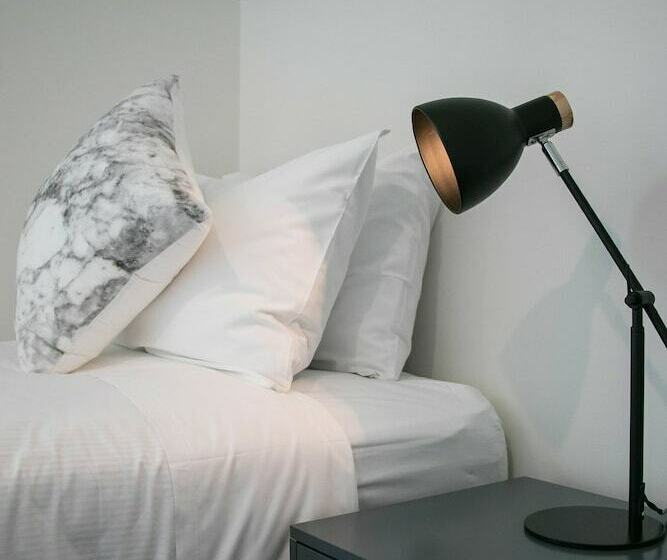 استودیوی استاندارد, Podium Lodge