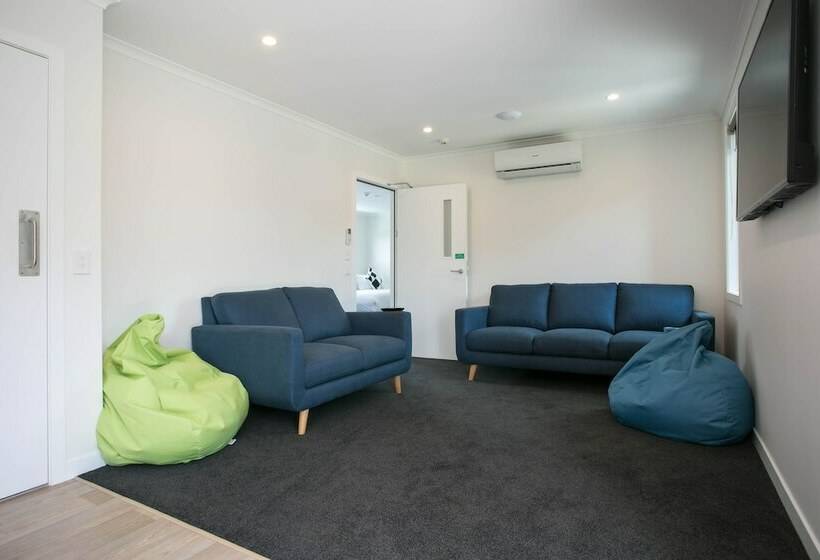 تختخواب در اتاق مشترک, Podium Lodge