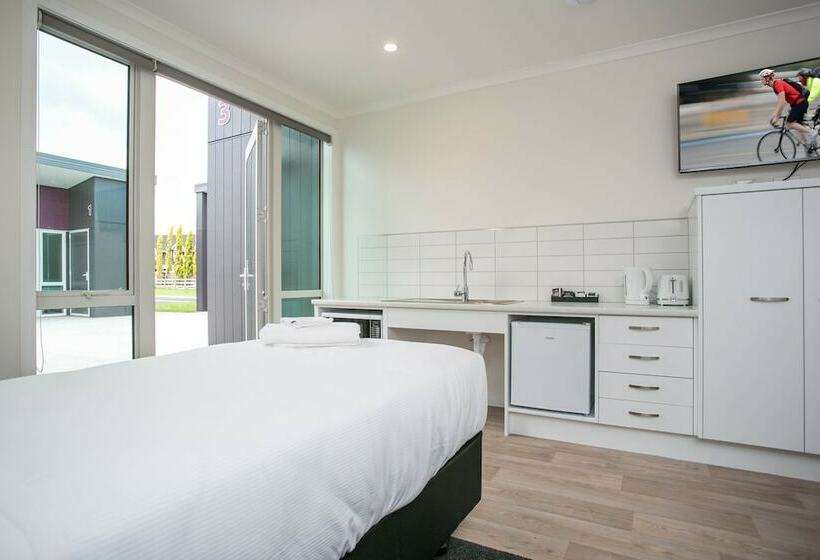 استودیوی استاندارد, Podium Lodge