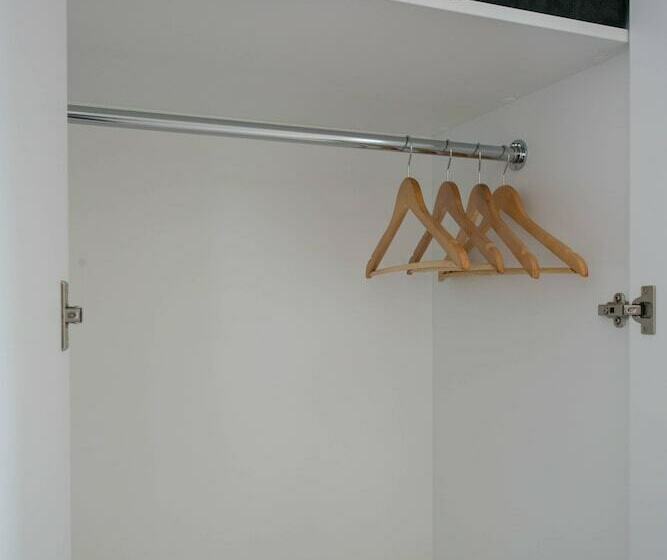 استودیوی استاندارد, Podium Lodge