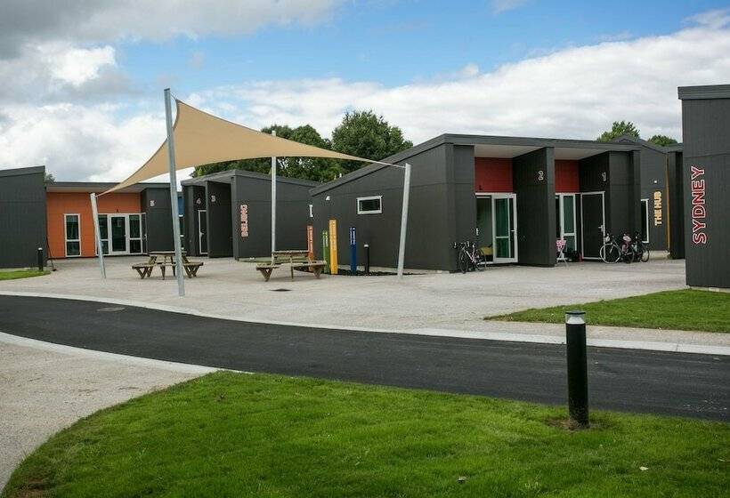 استودیوی استاندارد, Podium Lodge