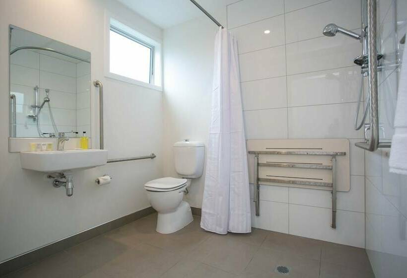 استودیوی استاندارد, Podium Lodge