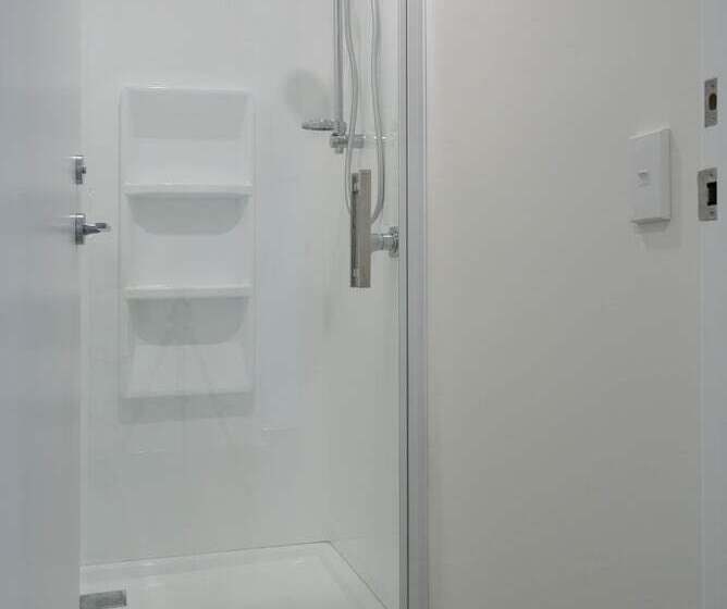 تختخواب در اتاق مشترک, Podium Lodge