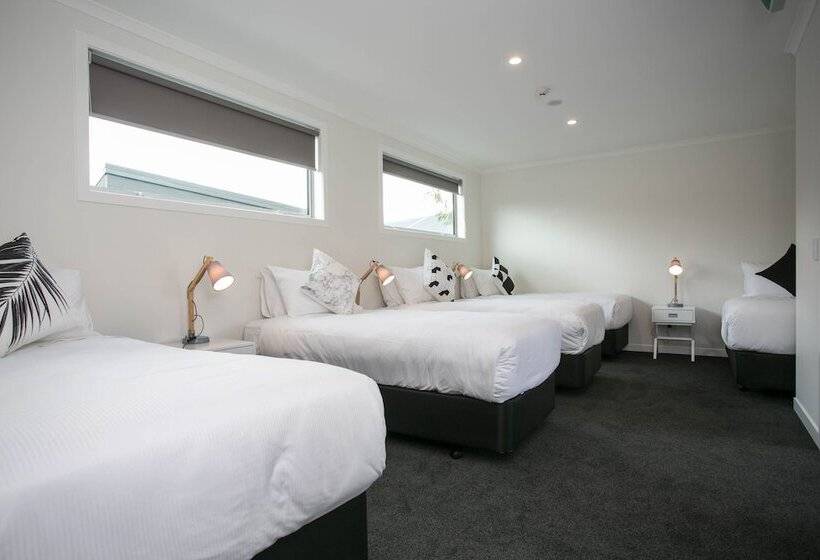 تختخواب در اتاق مشترک, Podium Lodge