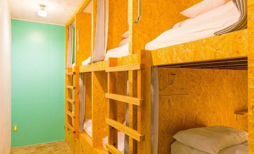 מיטה בחדר משותף, Seawall Hostel