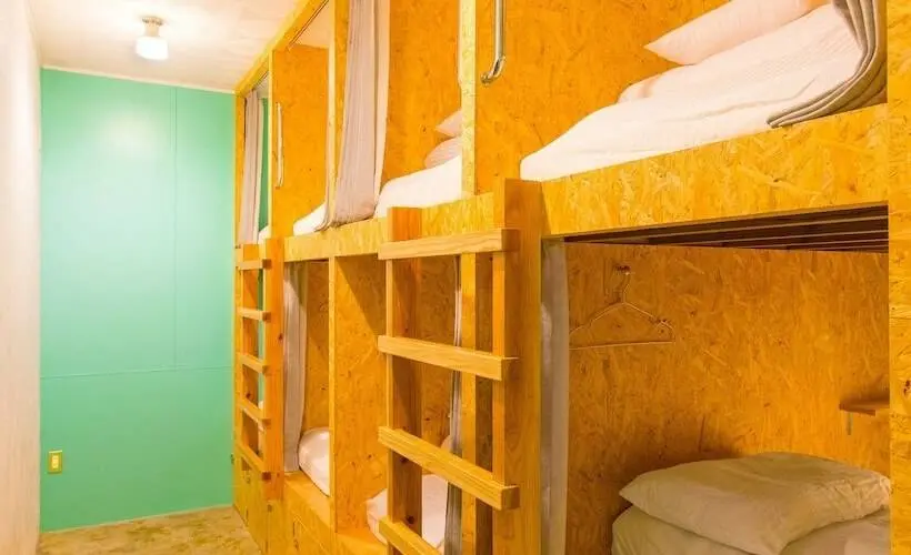 ルームシェアのワンベッド, Seawall Hostel