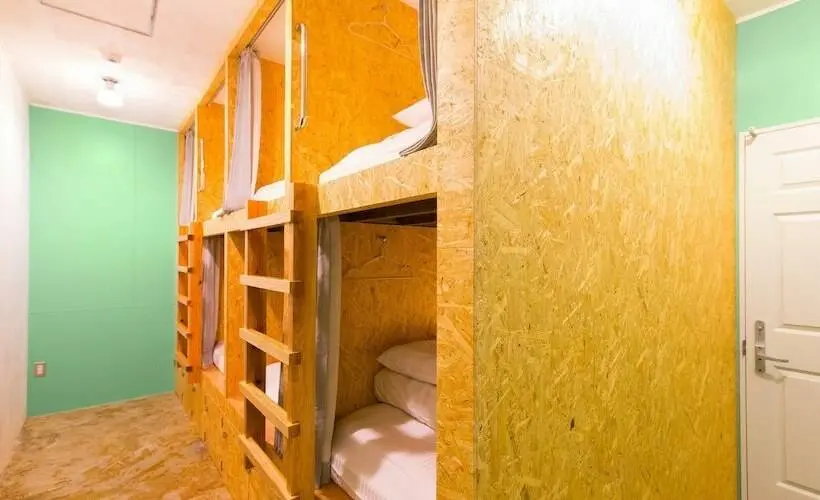 ルームシェアのワンベッド, Seawall Hostel