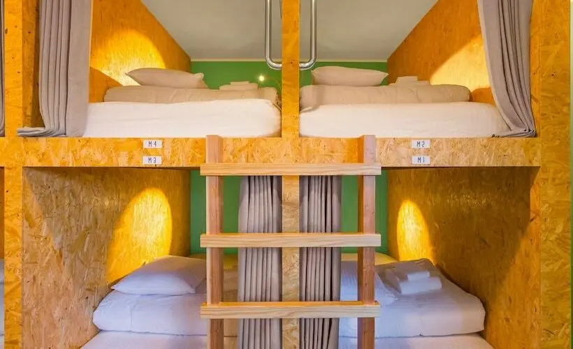 ルームシェアのワンベッド, Seawall Hostel