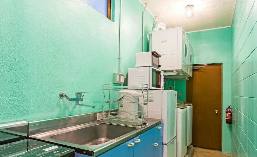 מיטה בחדר משותף, Seawall Hostel