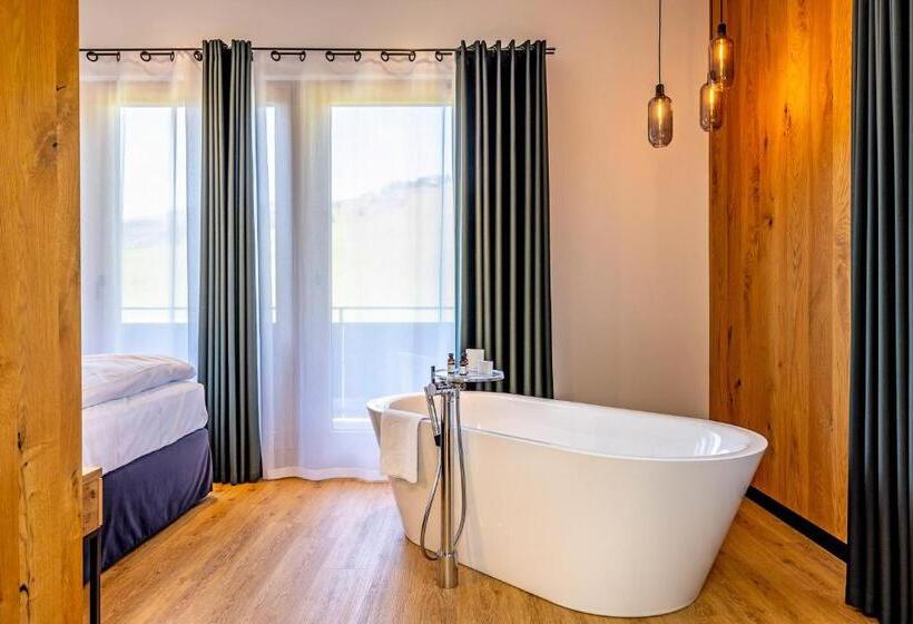 발코니가 있는 스위트, Boutique Hotel Pellas