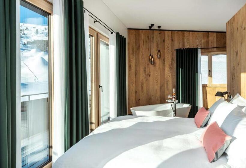 발코니가 있는 스위트, Boutique Hotel Pellas