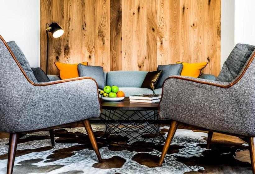 발코니가 있는 스위트, Boutique Hotel Pellas