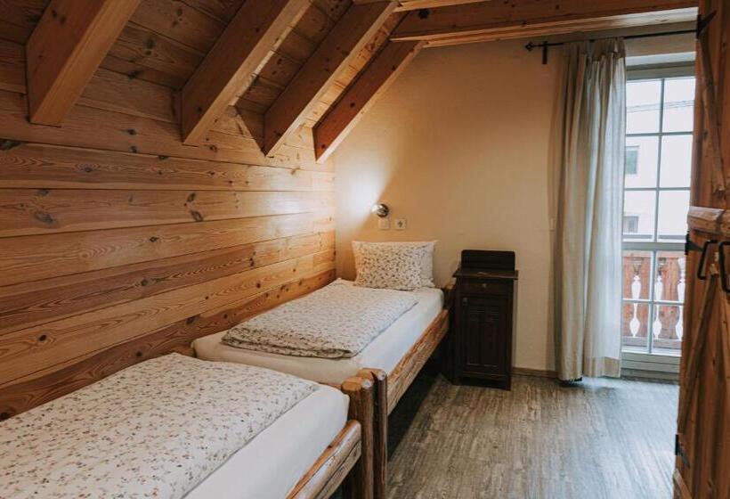 اتاق استاندارد با چشم‌انداز, Hostel Lukna