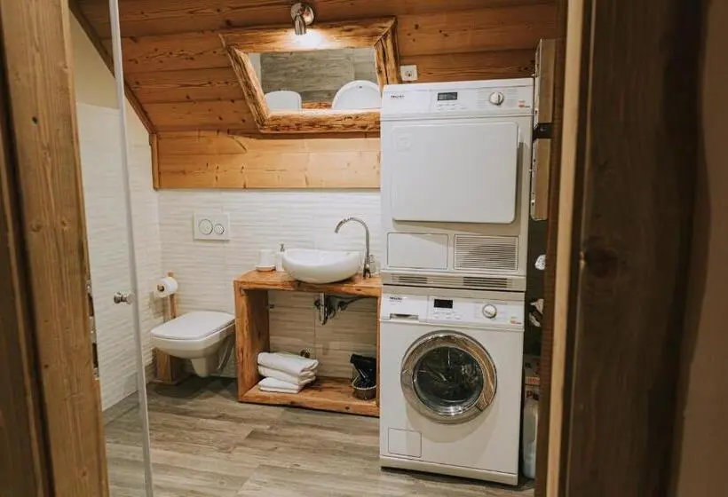 تختخواب در اتاق مشترک, Hostel Lukna