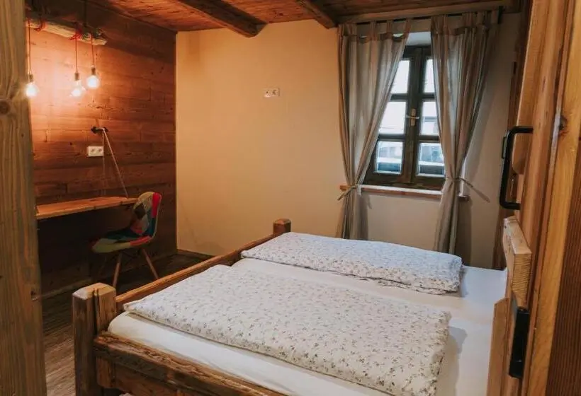 اتاق استاندارد, Hostel Lukna