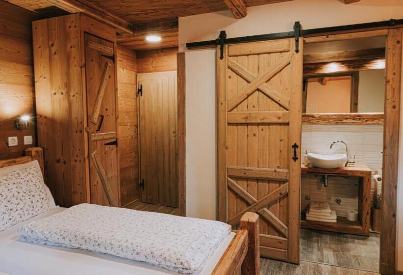 اتاق استاندارد, Hostel Lukna