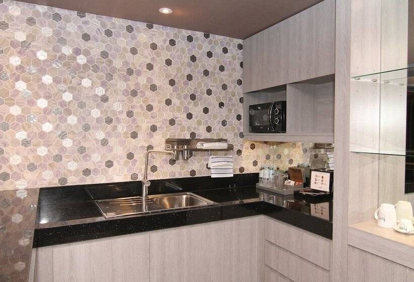 جناح إدارى, Bai Hotel Cebu