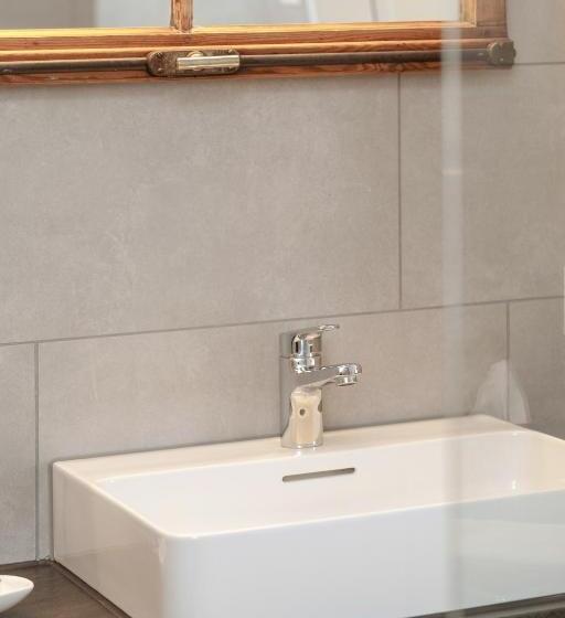 山の見えるジュニアスイート, Tannenboden