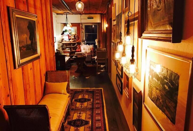 バス共有のスタンダードルーム, Auberge De L Assesseur   Mont Soleil