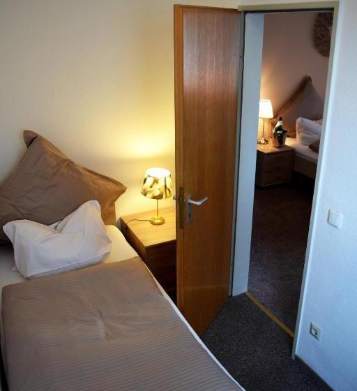 Номер Стандарт Трехместный, Restaurant Kerzan´s