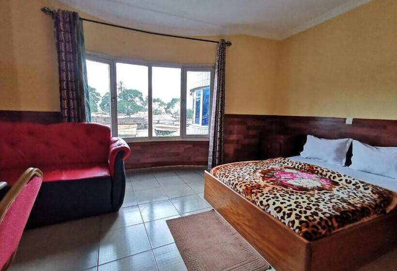 سوییت جونیور با بالکن, Tchatcha