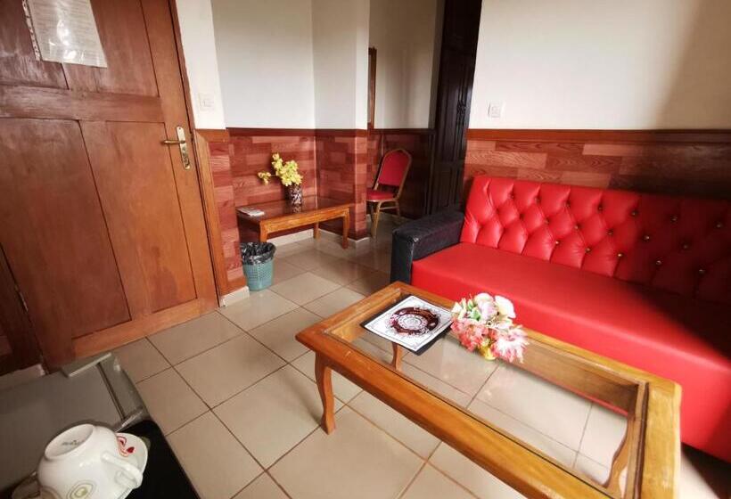 سوییت جونیور با بالکن, Tchatcha