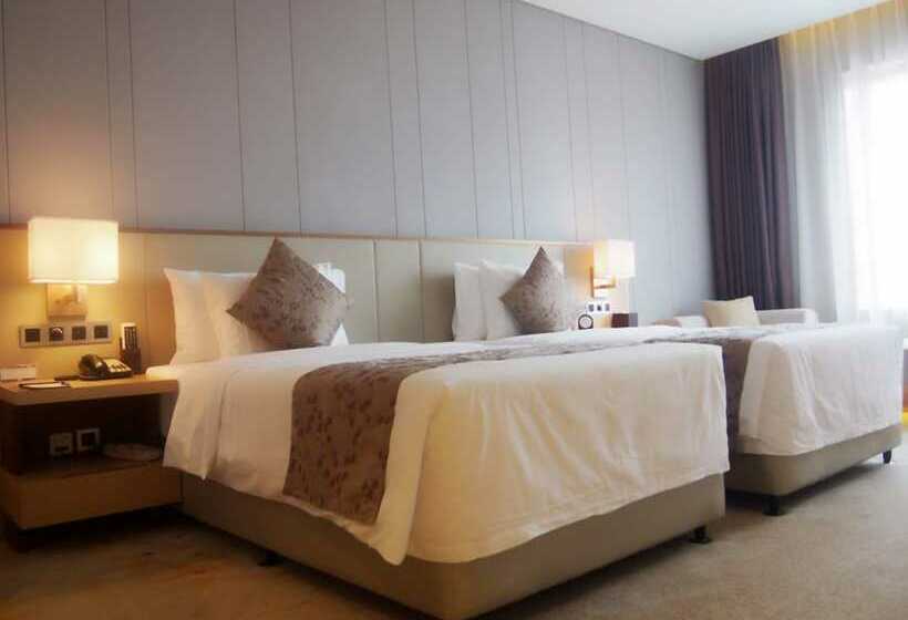 Номер Deluxe, Wojo