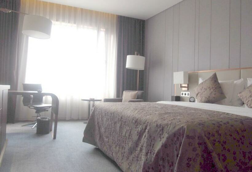 Номер Deluxe, Wojo