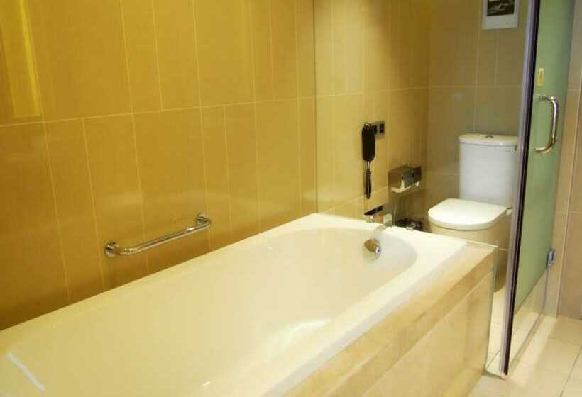 Номер Deluxe, Wojo