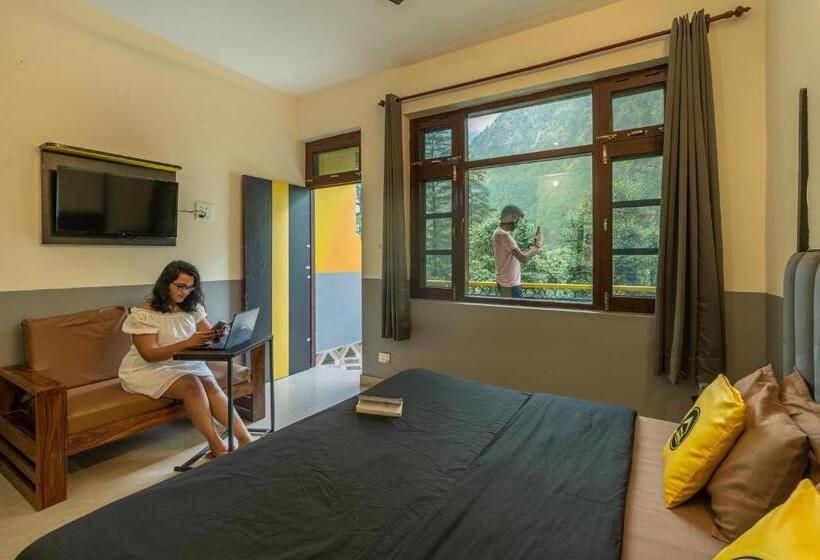 اتاق لوکس با بالکن, The Hosteller Kasol