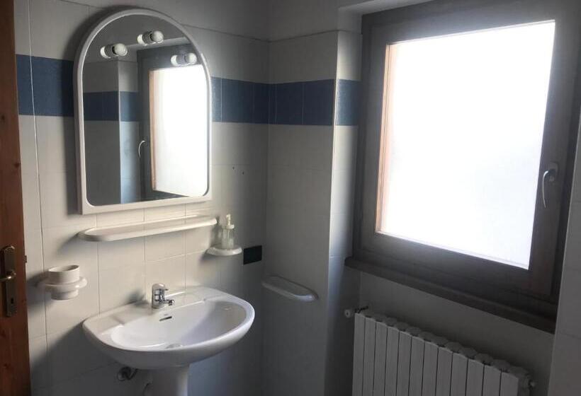 Economy Quadruple Room, Rifugio Escursionistico La Ruà