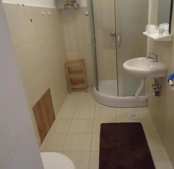 استودیو خانوادگی, Prenoćište Vila Stara Breza