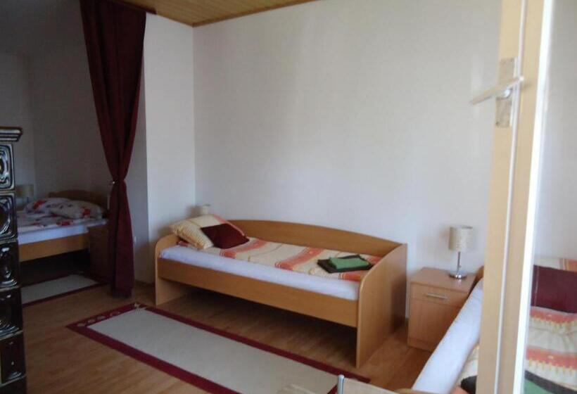 استودیو خانوادگی, Prenoćište Vila Stara Breza