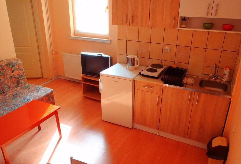 اتاق خانوادگی, Prenoćište Vila Stara Breza