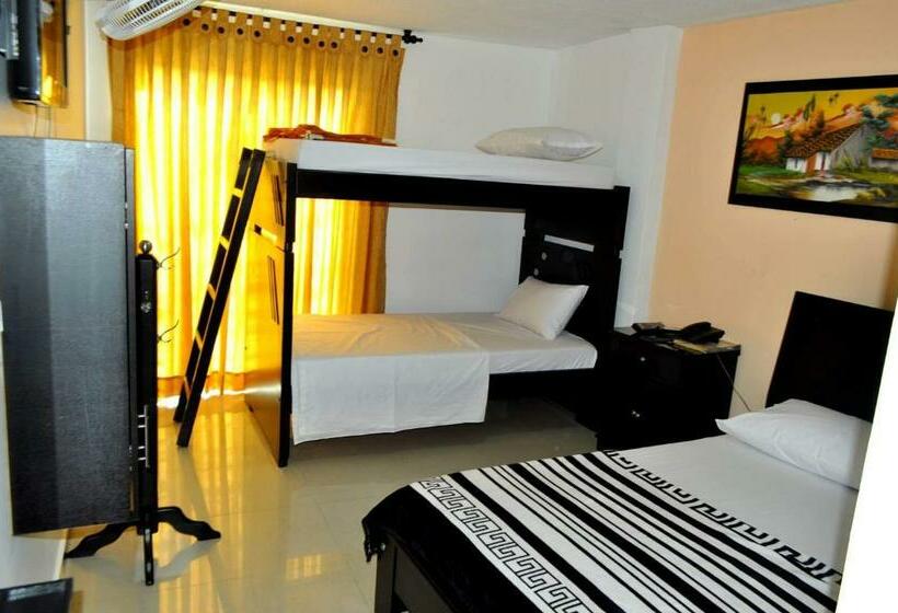 غرفة قياسية رباعية مزودة بشُرفة, Palmeras De Mariana