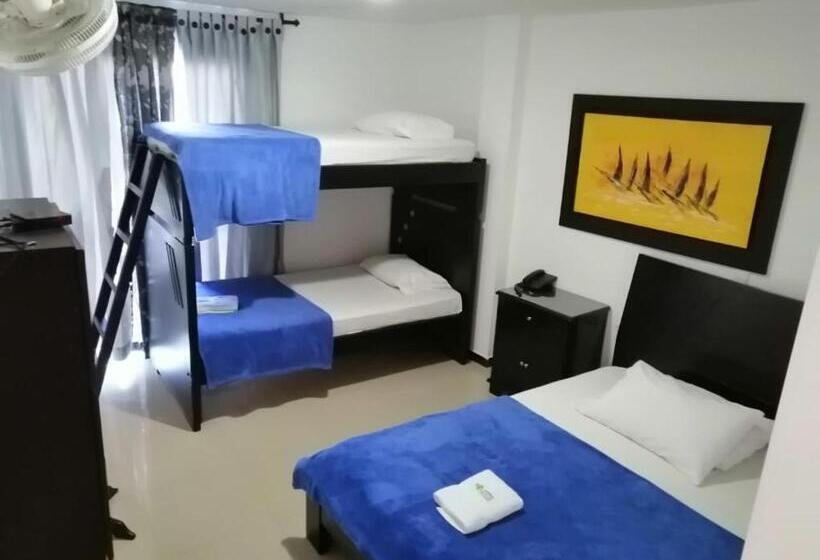 غرفة قياسية رباعية مزودة بشُرفة, Palmeras De Mariana