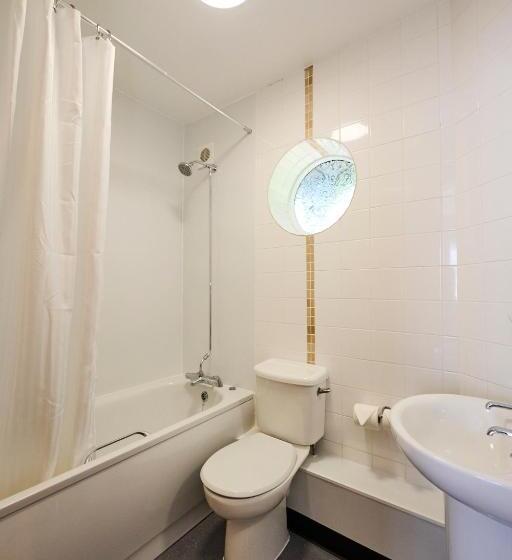 패밀리 룸, Red Lion, Wigan By Marston's Inns